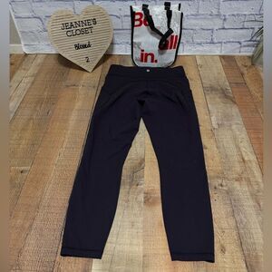 Lululemon Invigorate High-Rise Tight 25"
Black size 12